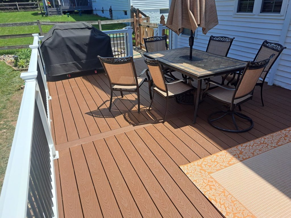 Trex Select decking in the Saddle hue 