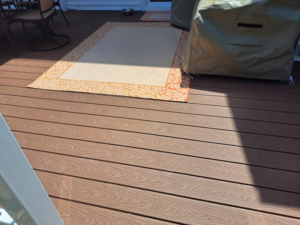 close up of Trex Select decking and the wood grain pattern 