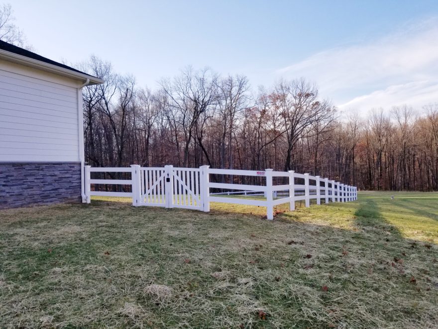 3 Rail Vinyl Ranch Rail with Double Gate