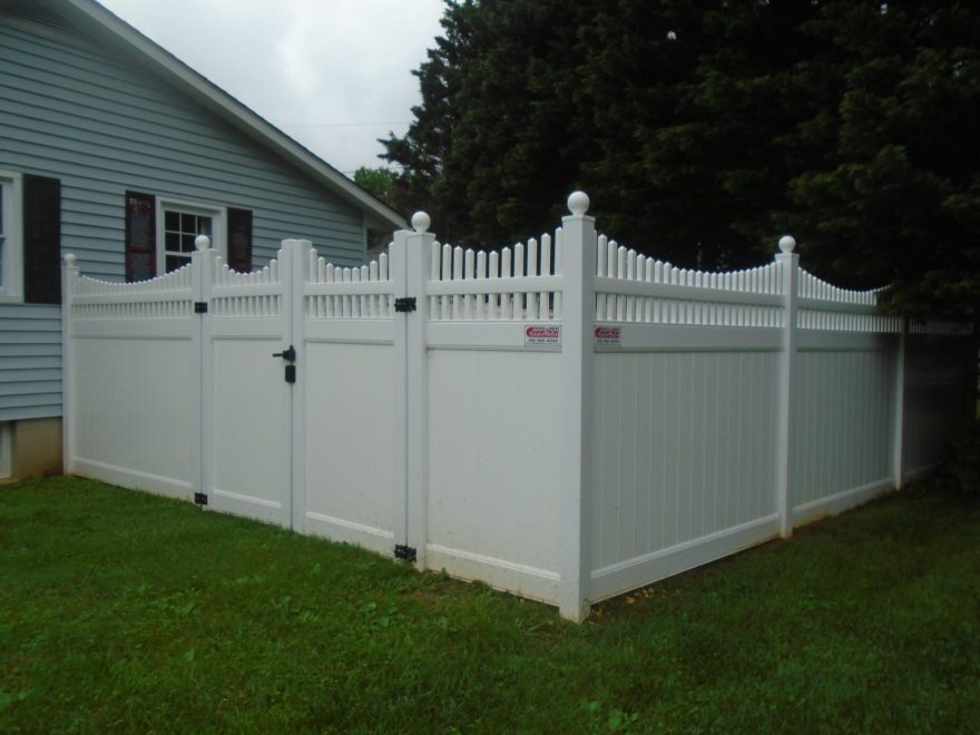 4 Privacy WHITE Tongue and Groove WITH 2 FT SCALLOPED OPEN SPINDLE Ball Post Cap Vinyl Fence