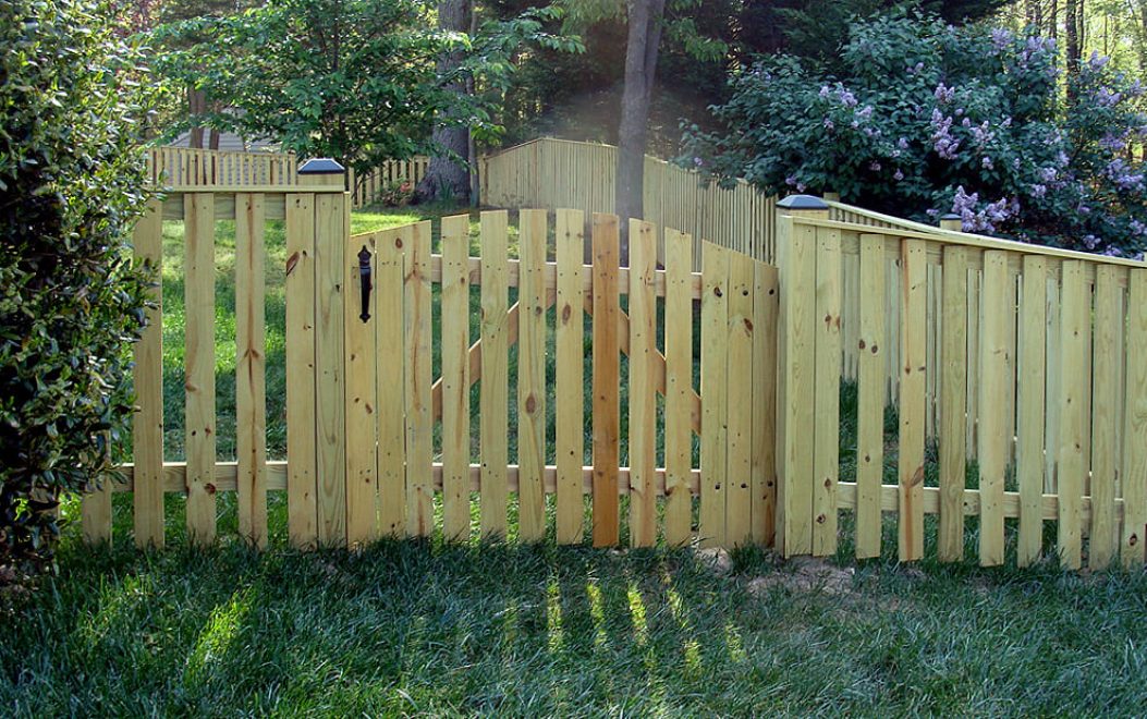 8-PICKET - Square Top Spaced Picket Fence with Arched Gate 3