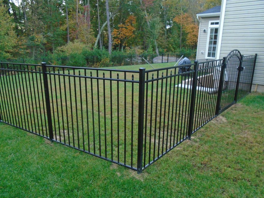 Alumi_Guard Canterbury 3 Rail Flat Top Aluminum Fence