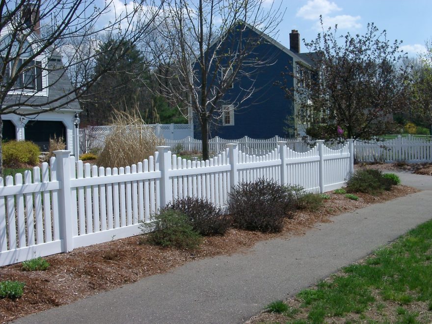 Scalloped White PVC Dog Earred Picket Fence 2