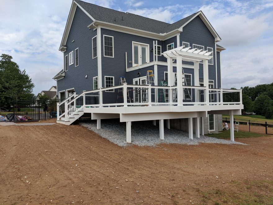 Trex Select Decking with White Vinyl Railing with Black Aluminum Balusterswith Pergola over Grill Bump Out