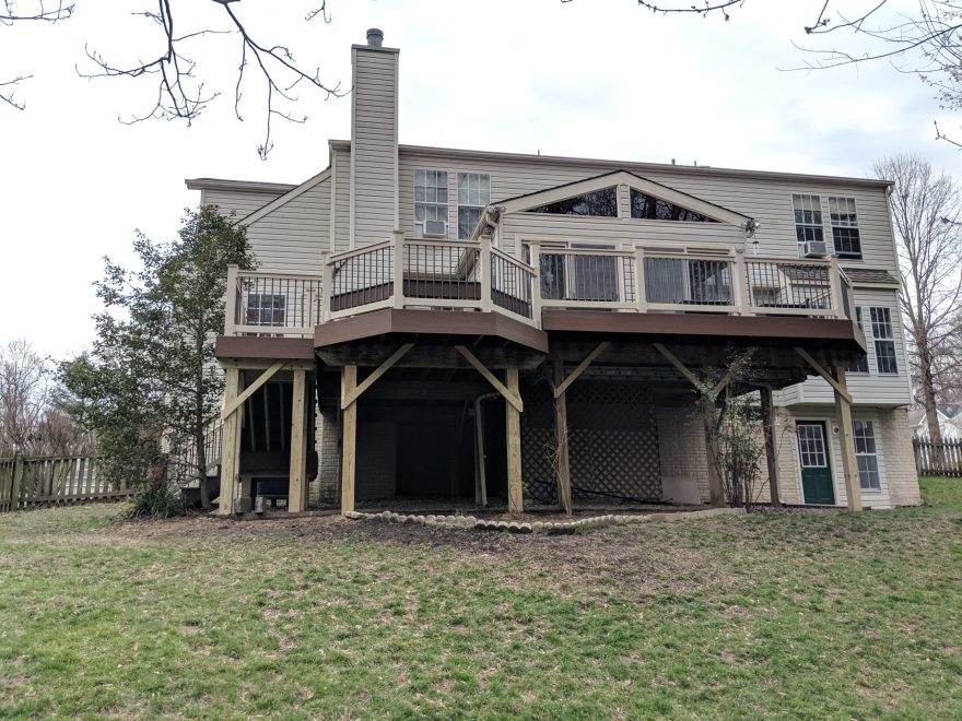 Trex Select Saddle Decing with Tan Washington VInyl Railing with Black Aluminum Balusters and matching Trex Select Saddle Fascia Wrap in Bowie MD