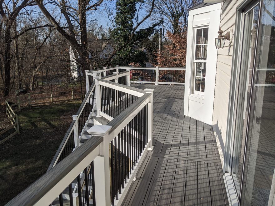 Trex Transcend Island Mist Deck Boards with White Vinyl Lincoln Railing with Black Round Aluminum Balusters and matching cocktail rail in Ellicott City MD 2