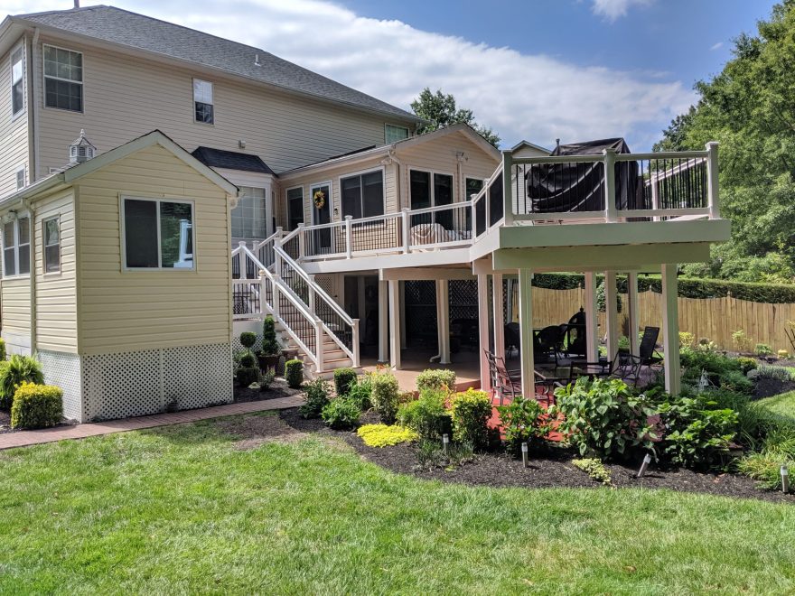 Trex Transcend Tiki Torch Deck Boards with White Washington Vinyl Railing with Black Aluminum Balusters + White Vinyl Fascia and Support Beams and Posts + Lattice