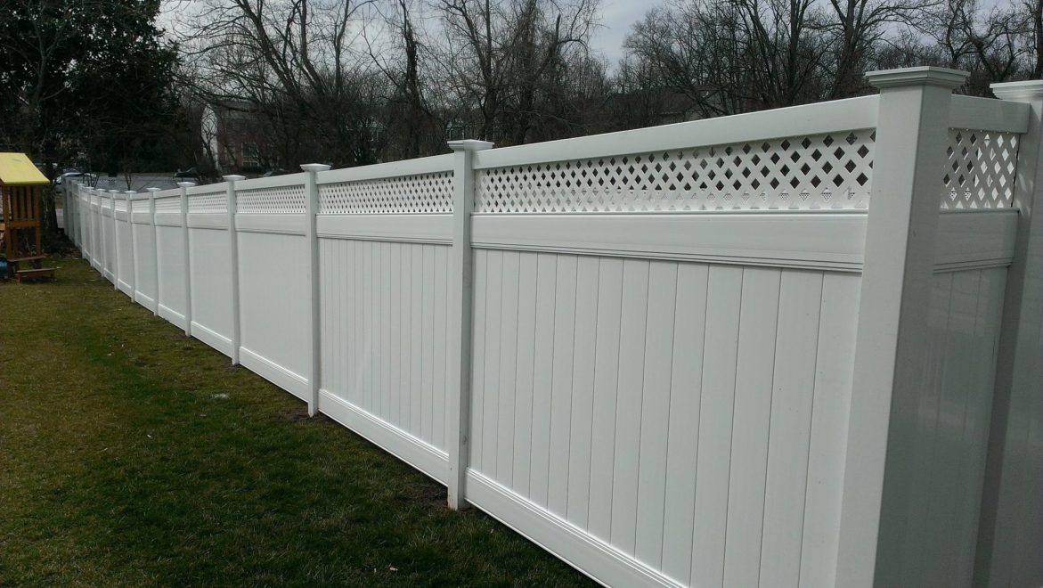 White Lattice Top 6 Foot Vinyl Privacy Fence 2