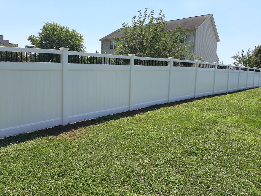 White Vinyl Privacy Fence with Black Aluminum Spindle Topper 3