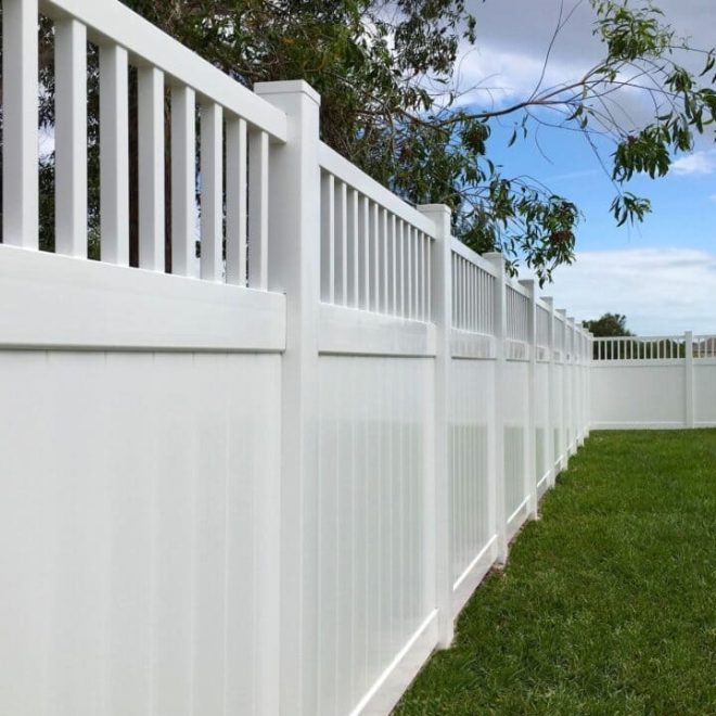 White vinyl closed spindle top privacy fence